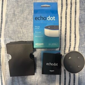 CLEARANCE ❣️ AMAZON ECHO DOT (like new)